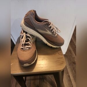 Women's Brown Athletic Shoes